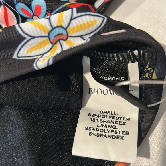 BloomChic Boho One Piece Black Floral Swimsuit Size 22-24 New - Picture 6 of 8